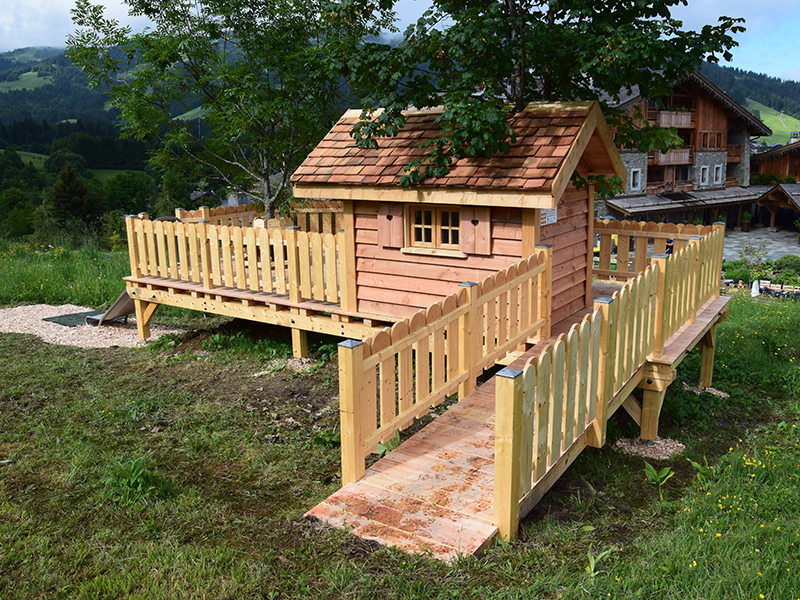 La cabane pour enfants Constructeur de cabane dans les arbres